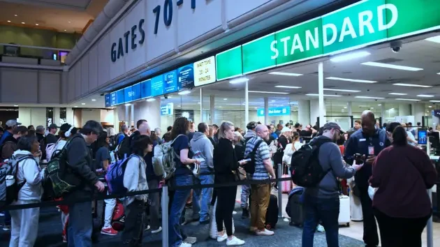 ਟ੍ਰੰਪ ਨੇ ਐਅਰਪੋਰਟਾਂ 'ਚ ICE ਏਜੰਟ ਭੇਜਣ ਦਾ ਐਲਾਨ ਕੀਤਾ