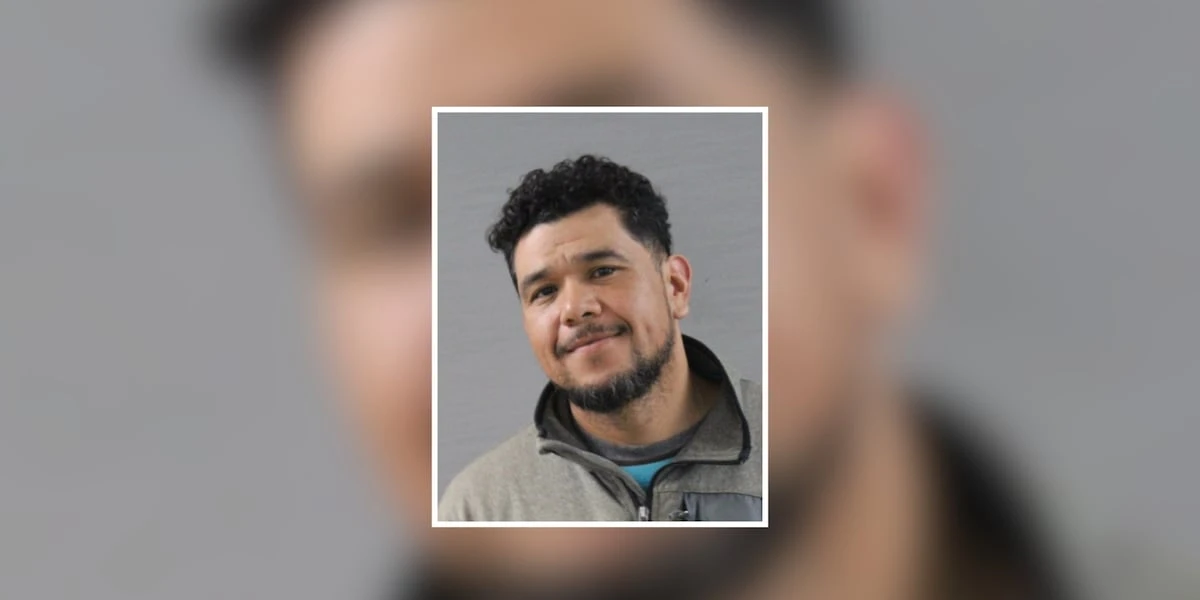 ਗੈਰਕਾਨੂੰਨੀ ਤੌਰ ਤੇ ਹਥਿਆਰ ਰੱਖਣ 'ਤੇ ਆਦਮੀ ਨੇ ਦੋਸ਼ ਸਵੀਕਾਰਿਆ