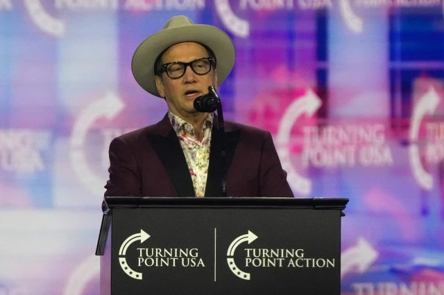 ਸਨ ਫਰਾਂਸਿਸਕੋ ਕਾਮੇਡੀਅਨ ਨੇ ਫੌਜੀ ਭਰਤੀ ਮੁੜ ਲਿਆਂਦੇ ਦੀ ਮੰਗ ਕੀਤੀ