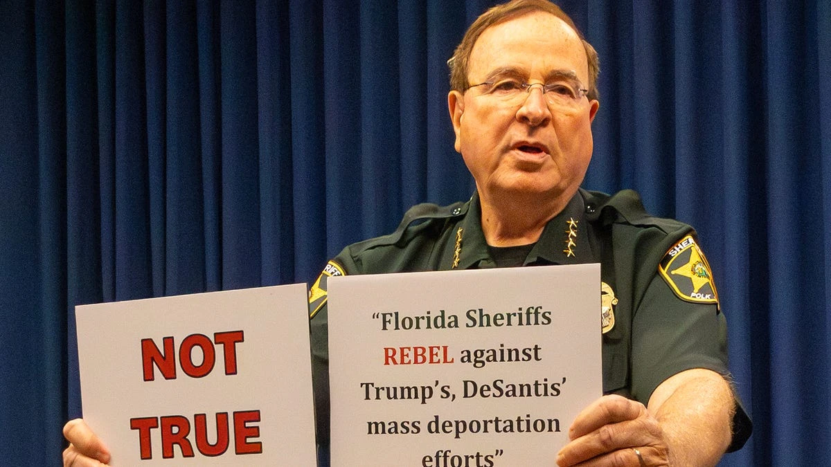 ਪੋਲਕ ਸ਼ੇਰਿਫ ਨੇ ਟਰੰਪ ਦੇ ਨਾਲ ਆਪਣਾ ਰਿਸ਼ਤਾ ਕਾਇਮ ਰੱਖਿਆ, ਅਵੈਧ ਇਮੀਗ੍ਰੇਸ਼ਨ 'ਤੇ ਸਪਸ਼ਟ ਬਿਆਨ