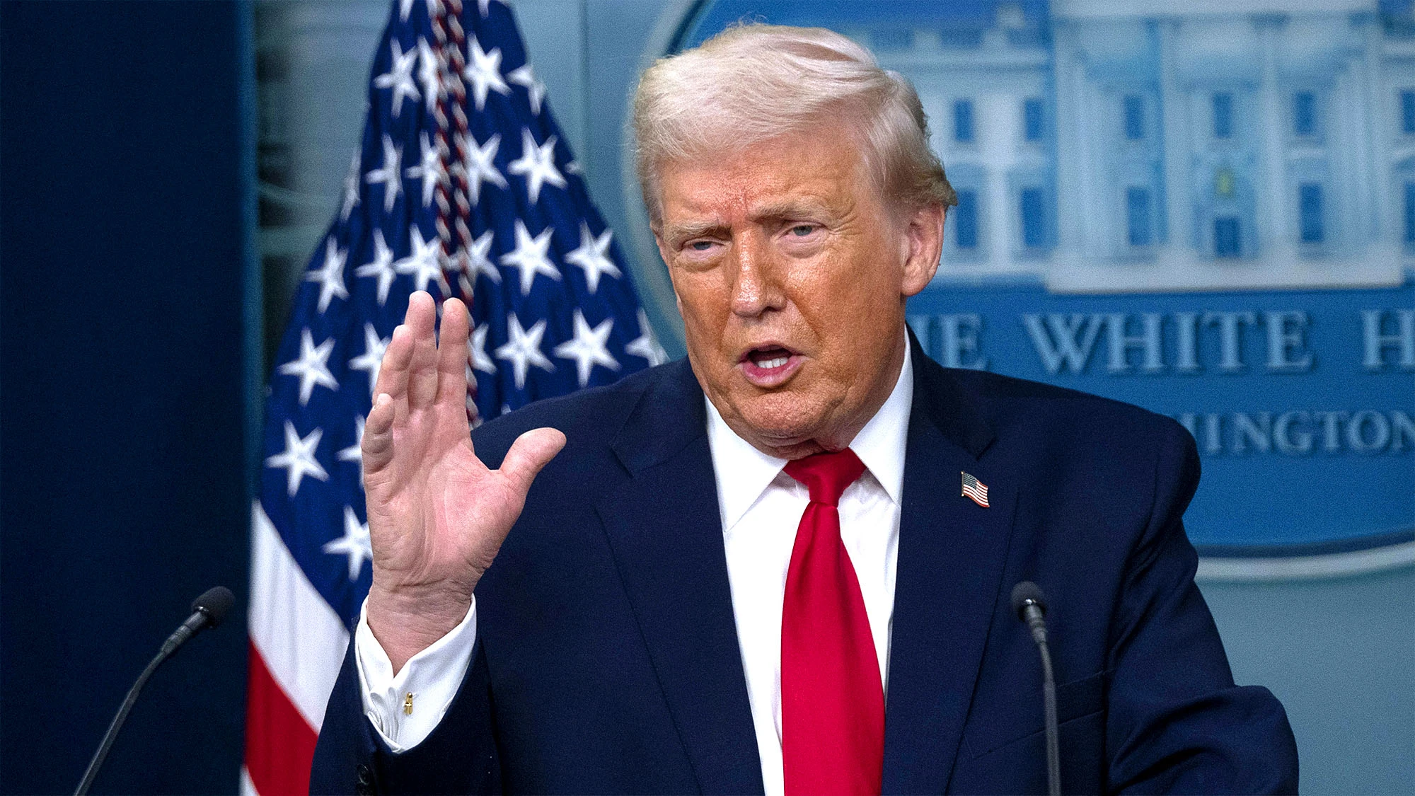 ਟ੍ਰੰਪ ਨੇ ਅਮਰੀਕੀ ਪੈਟਰੋਲ ਪੰਪਾਂ 'ਤੇ ਹਵਾਈ ਹਮਲੇ ਦੀ ਧਮਕੀ ਦਿੱਤੀ