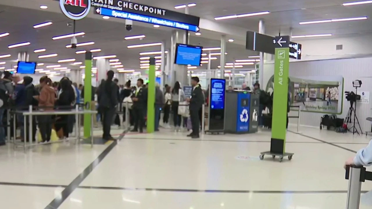 ਅਟਲਾਂਟਾ ਹਵਾਈ ਅੱਡੇ 'ਤੇ ਲੰਬੀ ਲਾਈਨਾਂ ਤੇ ਜਾਮ ਜਾਰੀ