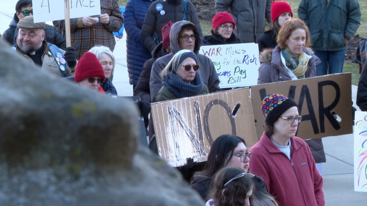 ਲੈਂਸਿੰਗ ’ਚ ਲੋਗਾਂ ਨੇ ਇਰਾਨ ਦਾ ਜੰਗ ਖ਼ਿਲਾਫ਼ ਪ੍ਰਦਰਸ਼ਨ ਕੀਤਾ