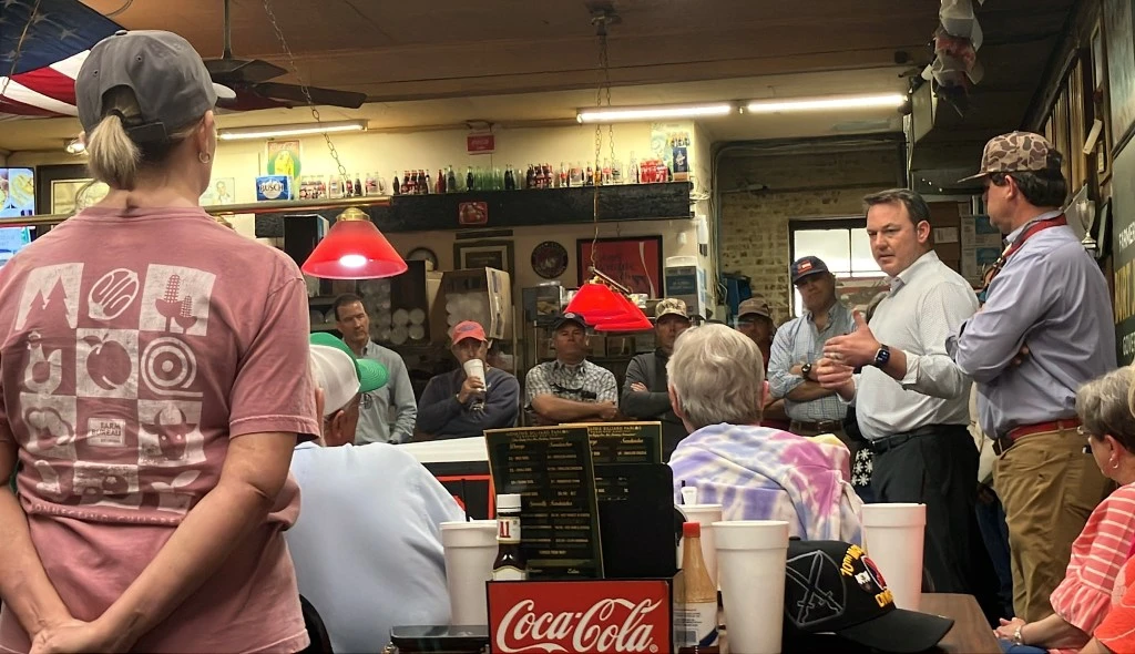 ਗਵਰਨਰ ਪ੍ਰਾਰਥੀ ਬਰਟ ਜੋਨਸ ਨੇ ਮੋਲਟਰੀ ਵਿਖੇ ਕੀਤੀ ਮੁਲਾਕਾਤ