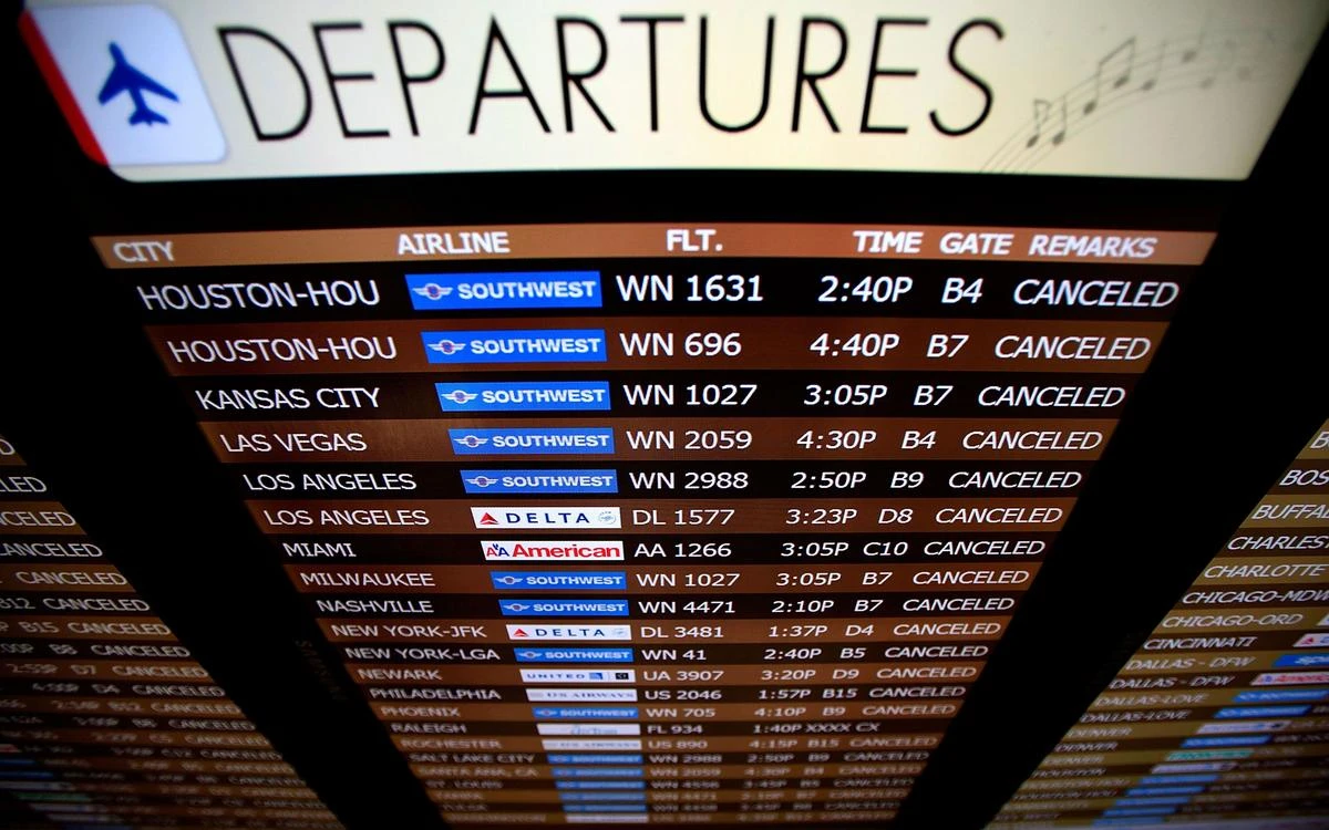 ਨਿਊ ਔਰਲੀਅਨਸ ਹਵਾਈ ਅੱਡੇ 'ਤੇ ਆਈਸੀਈ ਏਜੰਟ, ਟੀਐਸਏ ਵਰਕਰਾਂ ਦੀ ਘਾਟ ਕਾਰਨ ਲਾਈਨਾਂ ਲੰਬੀਆਂ