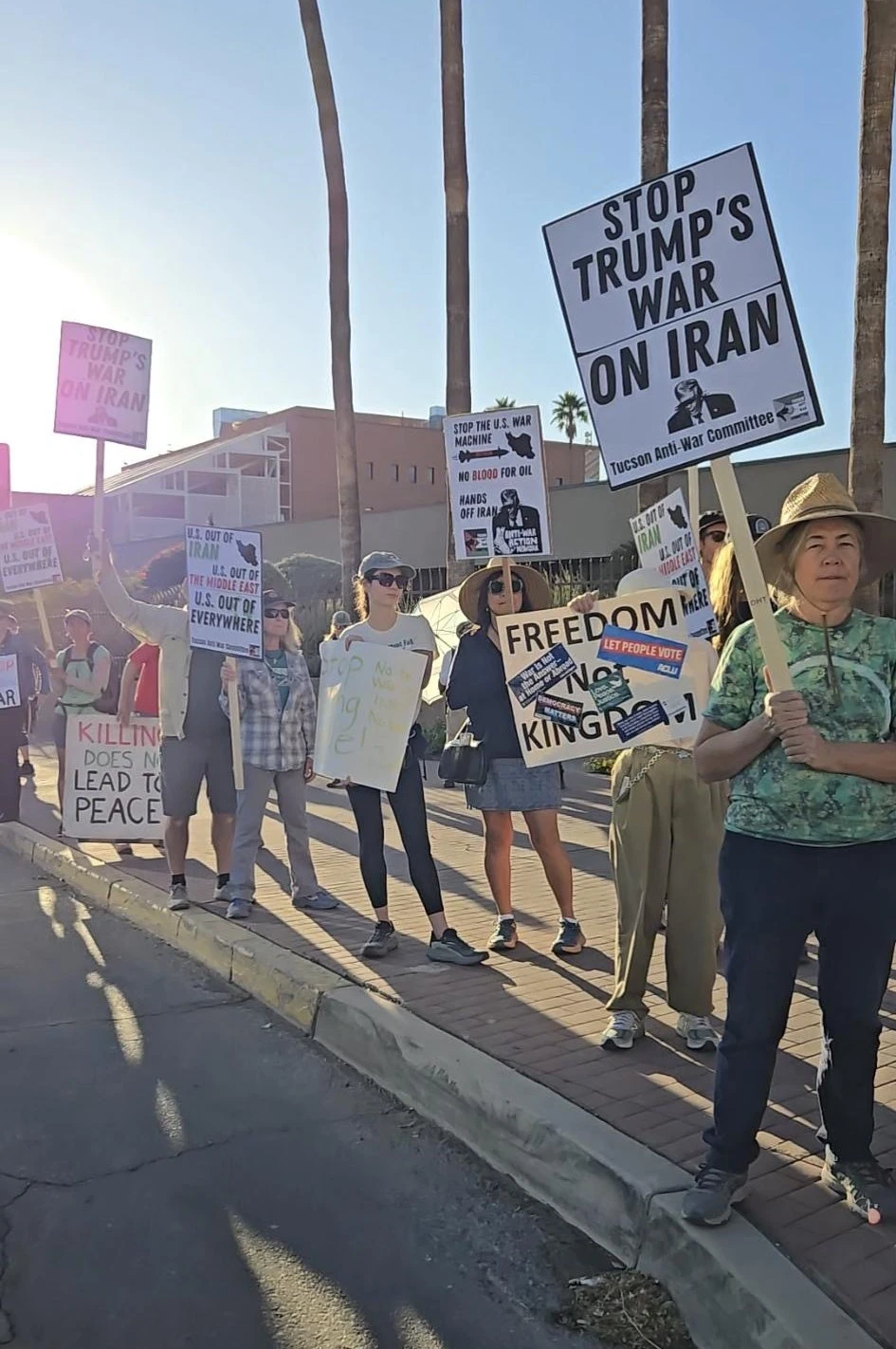 ਟਕਸਨ ਵਿੱਚ ਟੈਕਸ ਦਿਵਸ 'ਤੇ ਇਰਾਨ ਵਿਰੁੱਧ ਜੰਗ ਖ਼ਿਲਾਫ਼ ਰੈਲੀ