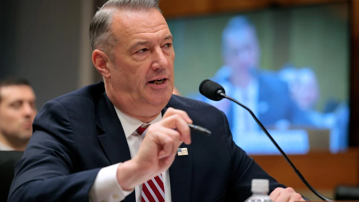 ਆਈਸੀਆਈਈ ਦੇ ਅਭਿਨੇਤਾ ਟੌੱਡ ਲਾਇਅਨਸ ਮਈ ਦੇ ਅਖੀਰ 'ਚ ਸੇਵਾ ਛੱਡਣਗੇ