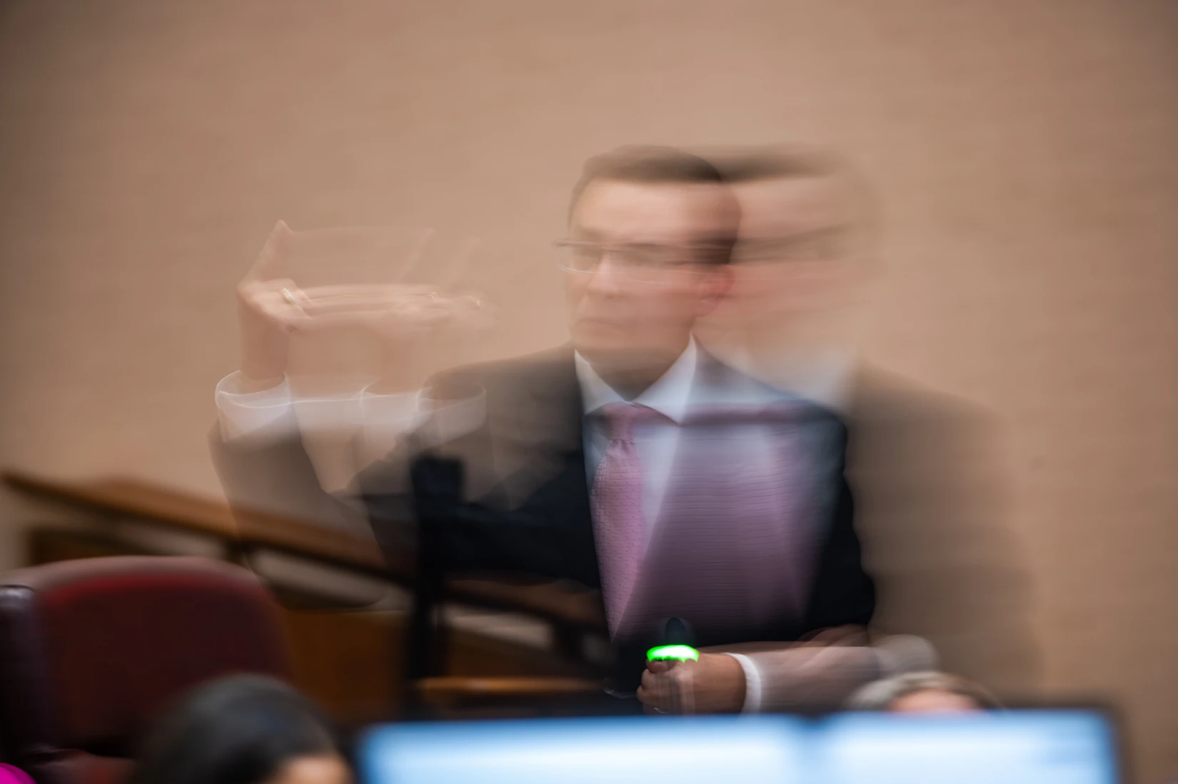 ਰੇਮੰਡ ਲੋਪੇਜ਼ ਨੇ ਕਿਵੇਂ ਜੀਤਿਆ ਕਨਜ਼ਰਵੇਟਿਵ ਮੀਡੀਆ ਦਾ ਭਰੋਸਾ