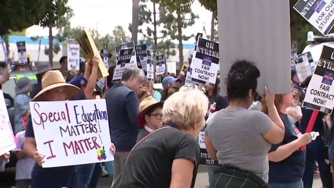 ਲਿੱਟਲ ਲੇਕ ਦੇ ਅਧਿਆਪਕਾਂ ਦੀ ਹੜਤਾਲ ਜਾਰੀ, ਗੱਲਬਾਤ ਮੁੜ ਸ਼ੁਰੂ