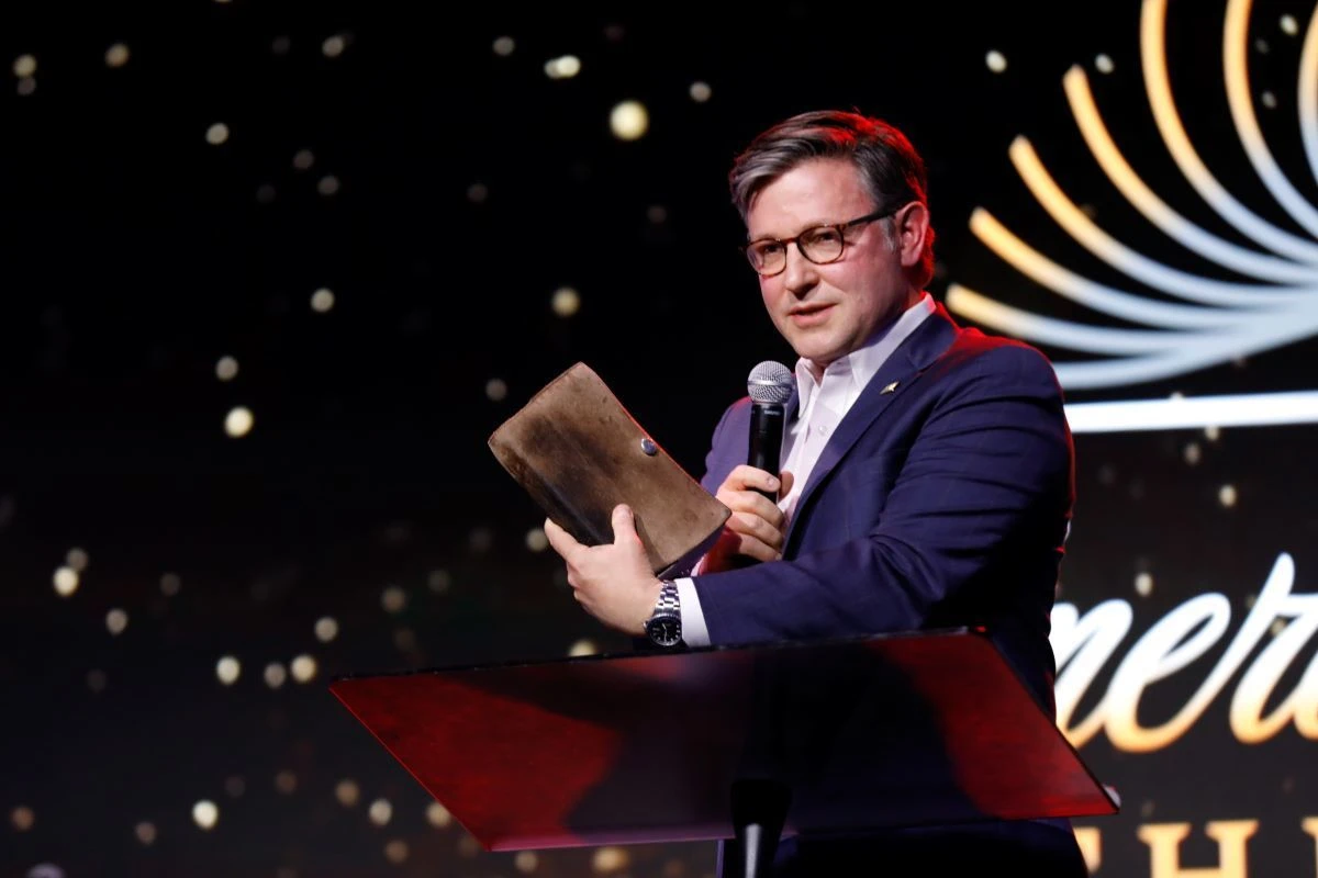 ਘਰ ਦੀ ਸਪੀਕਰ ਮਾਈਕ ਜੌਨਸਨ ਸਬ ਤੋਂ ਵੱਡੇ ਬਾਈਬਲ ਪਾਠ ਮਹਾਂਇਵੈਂਟ ਦੀ ਸ਼ੁਰੂਆਤ ਕਰਦੇ ਹਨ