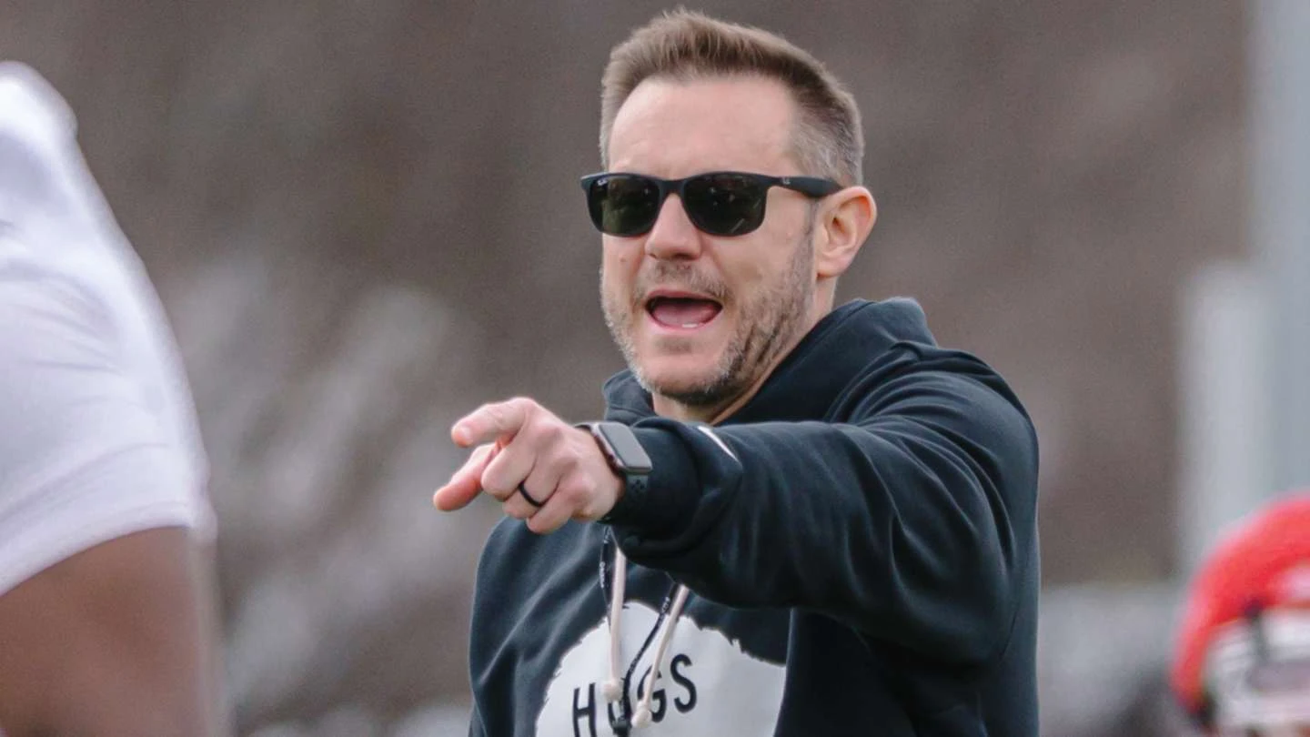 ਆਰਕਨਸਾਸ ਕੋਚ ਰਿਆਨ ਸਿਲਵਰਫੀਲਡ ਨਿਊਨਤਮ ਦਰਜਾ ਮਿਲਿਆ