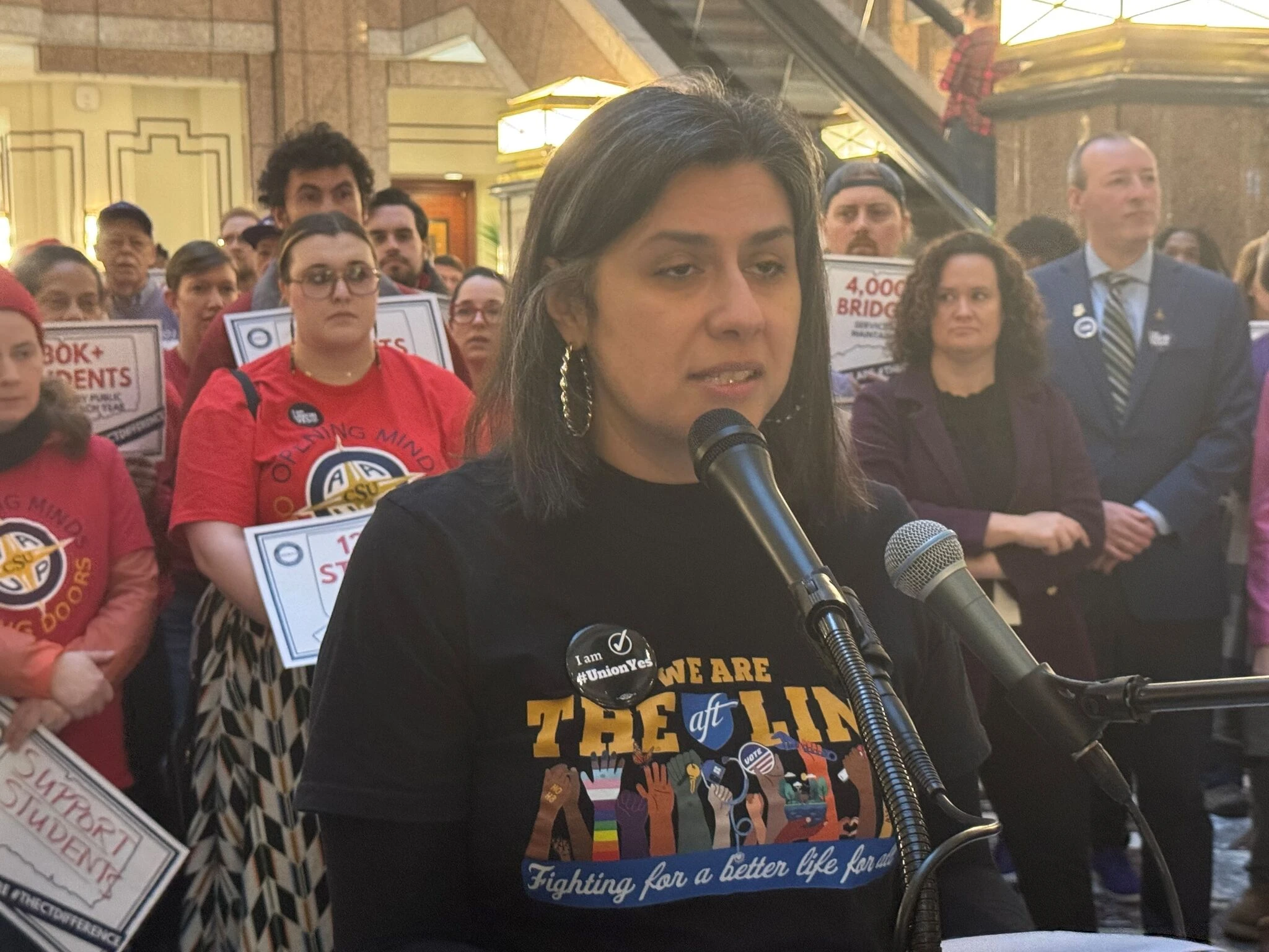 ਅਧਿਕਾਰੀਆਂ ਨਾਲ 45,000 ਸਟੇਟ ਕਰਮਚਾਰੀਆਂ ਲਈ 3 ਸਾਲਾਂ ਲਈ ਤਨਖਾਹ ਵਾਧਾ ਸੌਦਾ