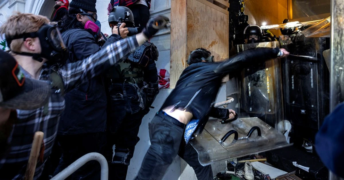 ਟ੍ਰੰਪ ਦੇ ਜਨਵਰੀ 6 ਮਾਮਲੇ 'ਚ ਮਾਫ਼ੀ ਨੂੰ ਨਾਰਦ ਵੈਸਟ ਦੇ ਕੁਝ ਰਿਪਬਲਿਕਨ ਨੇ ਰੱਦ ਕੀਤਾ