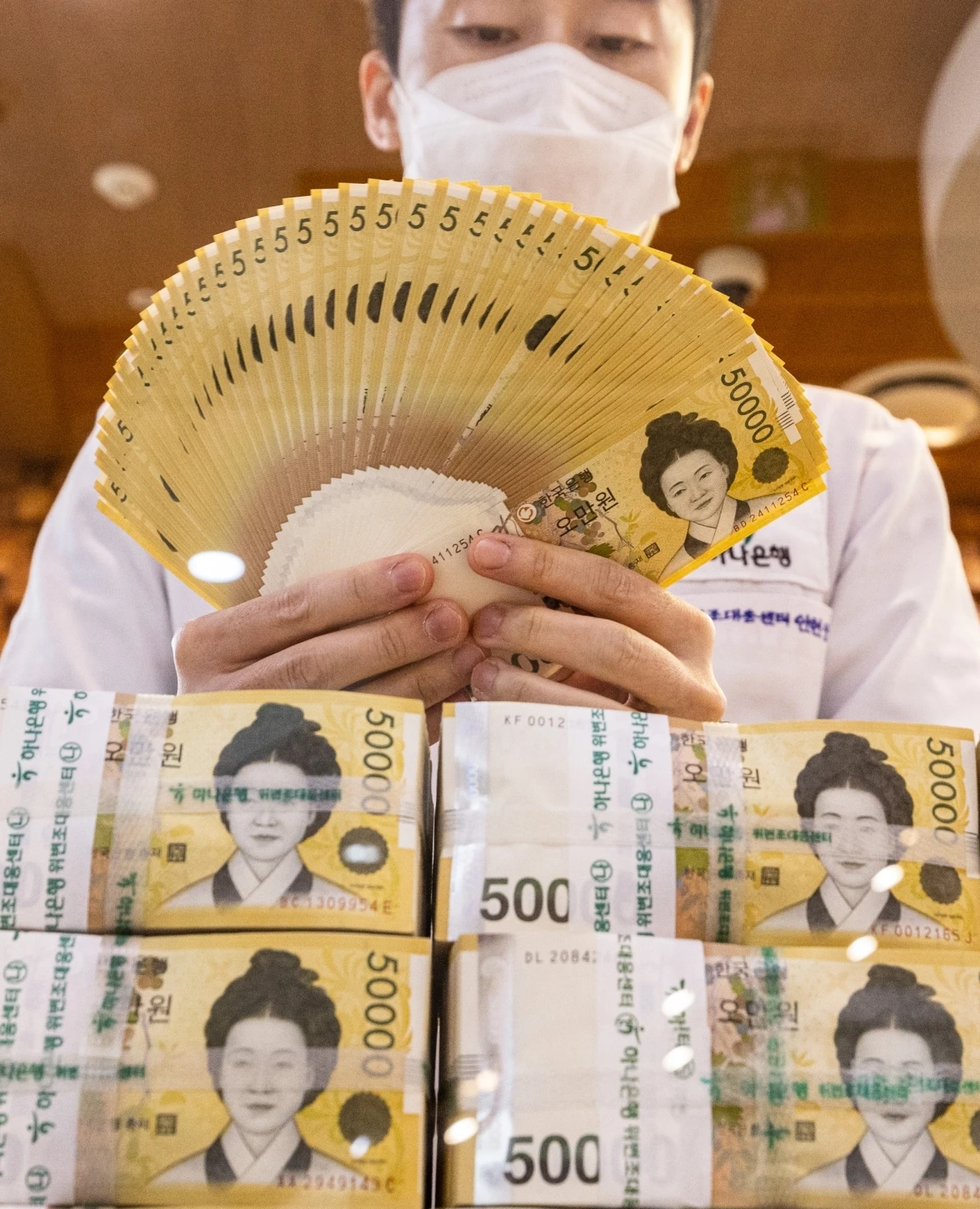 ਕੋਰਿਆਈ ਵੋਨ ਡਾਲਰ ਮੁਕਾਬਲੇ ਸਥਿਰ ਹੋ ਰਿਹਾ ਹੈ