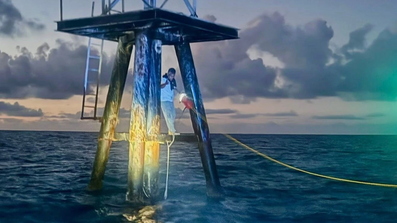 ਕੀ ਵੈਸਟ ਨੇ ਕੋਸਟ ਗਾਰਡ ਨੇ ਤਿੰਨ ਲੋਕਾਂ ਨੂੰ ਬਚਾਇਆ