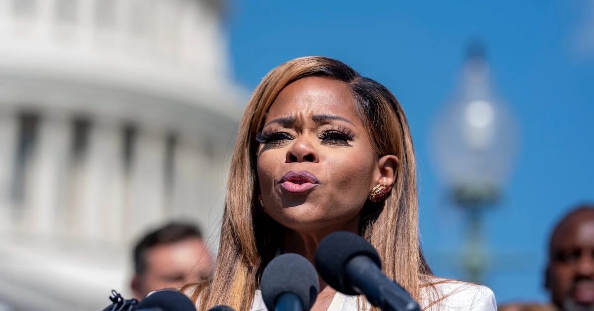 ਫਲੋਰੀਡਾ ਦੀ ਡੈਮੋكرੈਟਿਕ ਕਾਂਗਰਸਵੁਮੈਨ ਨੇ ਇਥਿਕਸ ਕੇਸ ਵਿਚ ਸਜਾ ਤੋਂ ਪਹਿਲਾਂ ਰਿਜਾਈਨ ਕੀਤਾ