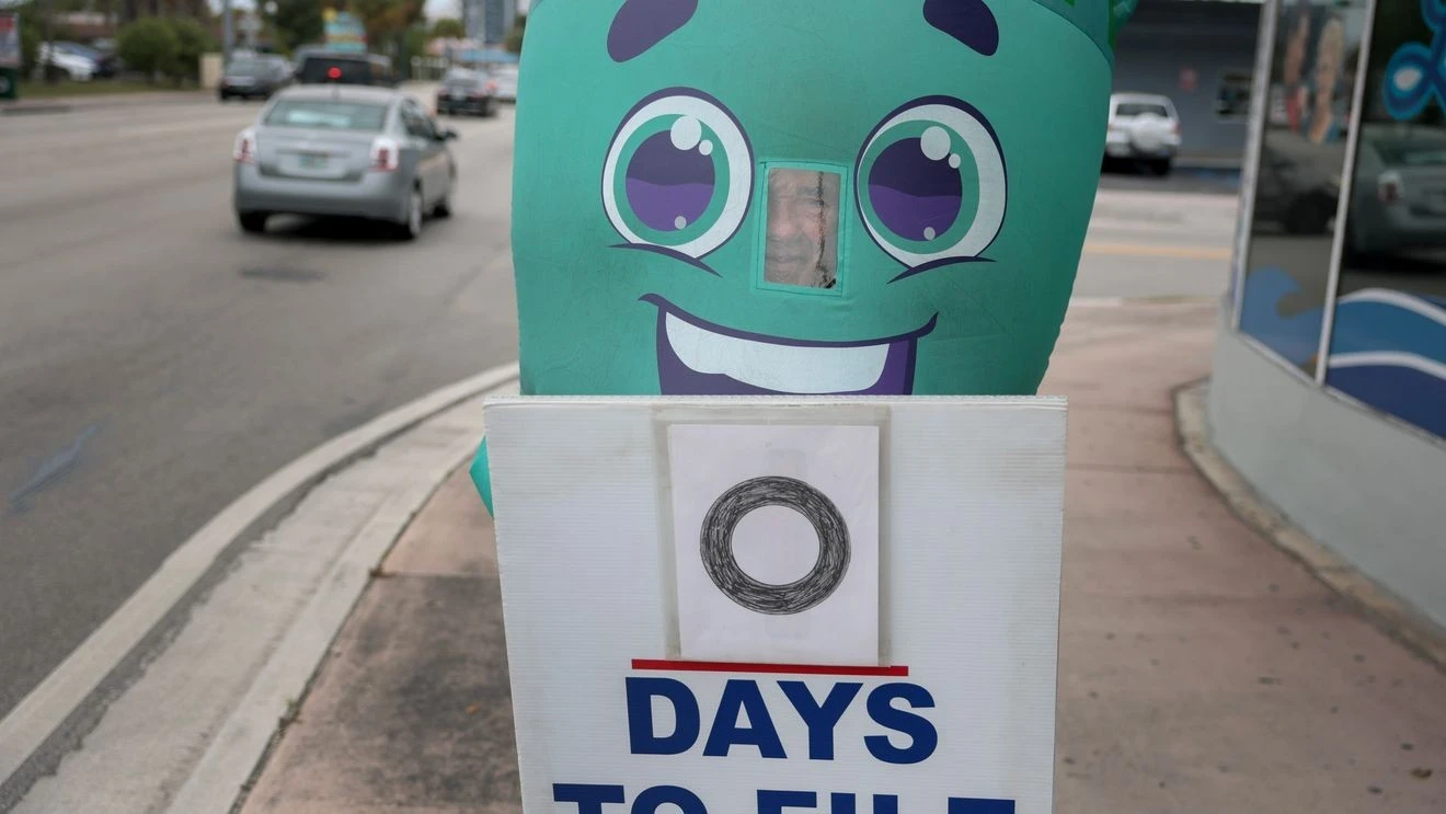 ਟੈਕਸ ਦਿਨ 'ਤੇ ਰਿਪੀਫੰਡ ਵਧੇ, ਪਰ ਬਹੁਤੇ ਅਮਰੀਕੀ ਰਾਹਤ ਮਹਿਸੂਸ ਨਹੀਂ ਕਰ ਰਹੇ