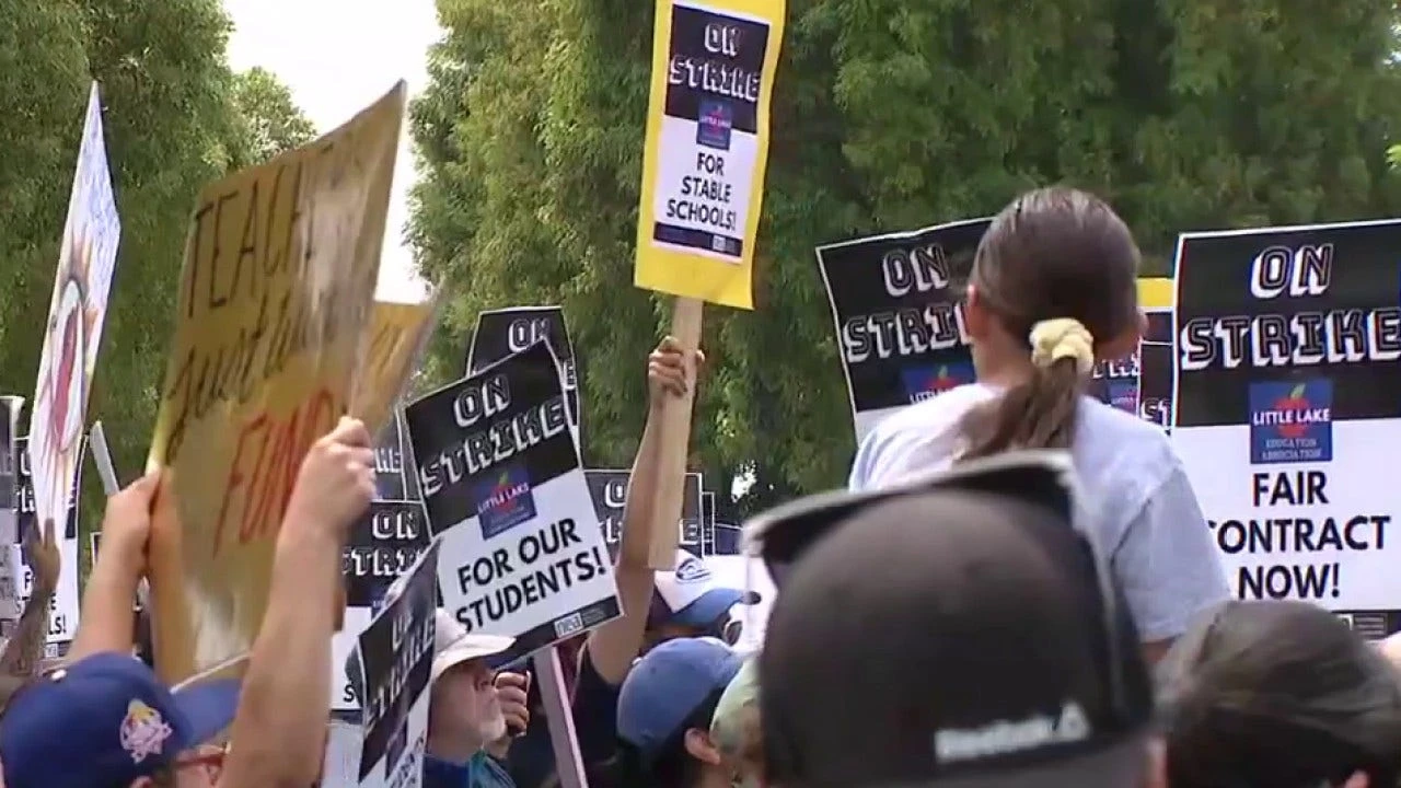 ਲਿਟਲ ਲੇਕ ਸਿਟੀ ਸਕੂਲਾਂ ਦੇ ਅਧਿਆਪਕਾਂ ਨੇ ਹੜਤਾਲ ਕੀਤੀ