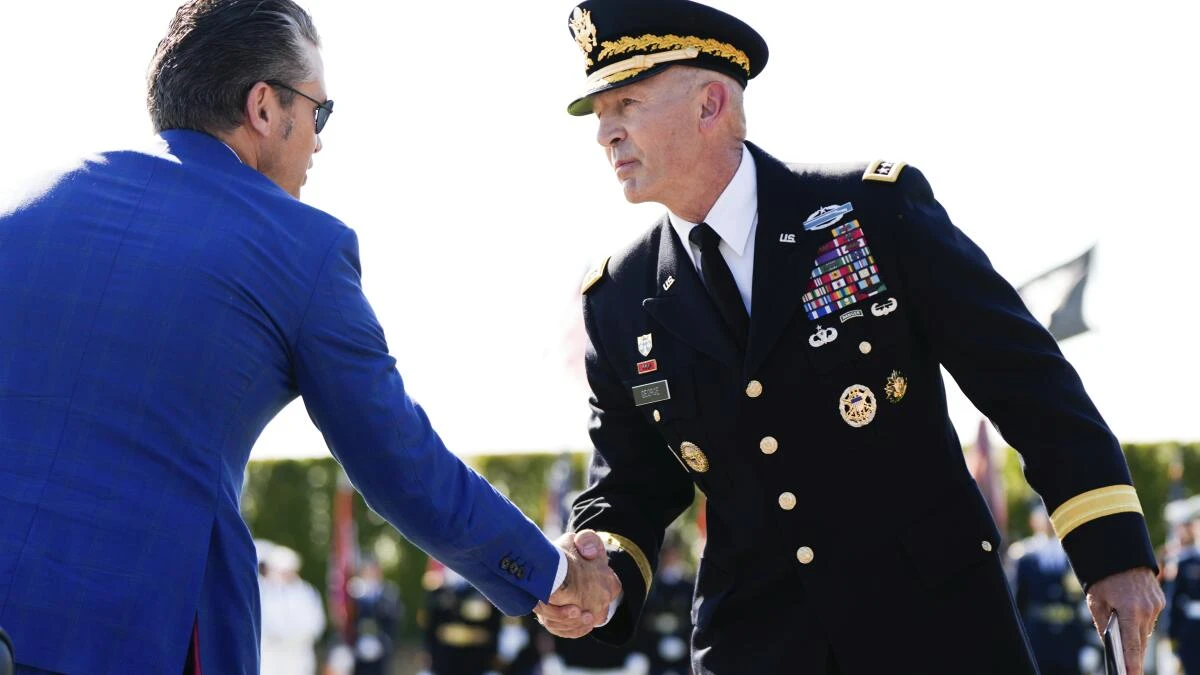 ਆਰਮੀ ਚੀਫ਼ ਨੂੰ ਬੜੀ ਜੰਗ ਦੌਰਾਨ ਕੱਢਿਆ, ਪੈਂਟਾਗਨ ਵਿੱਚ ਖ਼ਫ਼ਗ਼ਜ਼ਾਈ