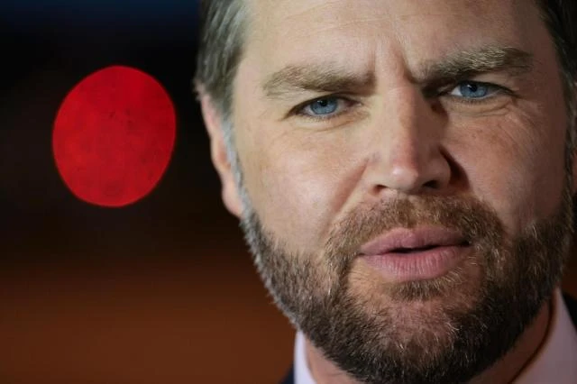 ਵੈਂਸ ਪਾਕਿਸਤਾਨ ਪਹੁੰਚੇ, ਇਰਾਨ ਨਾਲ ਸੈਨਾ ਬੰਦ ਕਰਨ ਲਈ ਗੱਲਬਾਤ ਸ਼ੁਰੂ