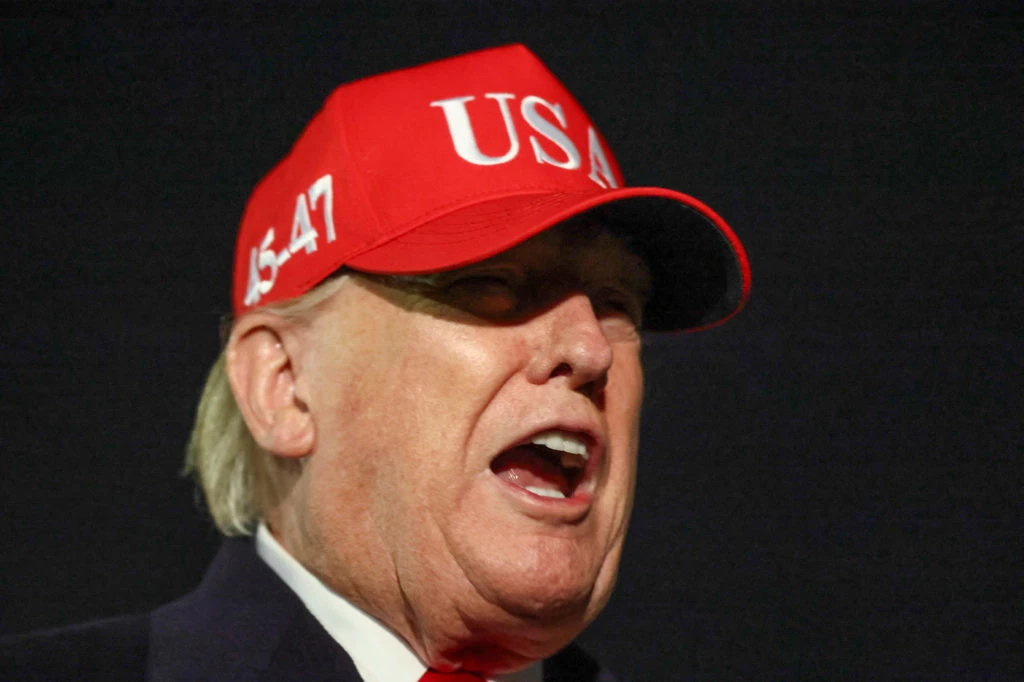 ਟਰੰਪ ਨੇ FISA ਪ੍ਰੋਗਰਾਮ ਮੁੜ ਵਧਾਓਣ ਦੀ ਮੰਗ ਕੀਤੀ