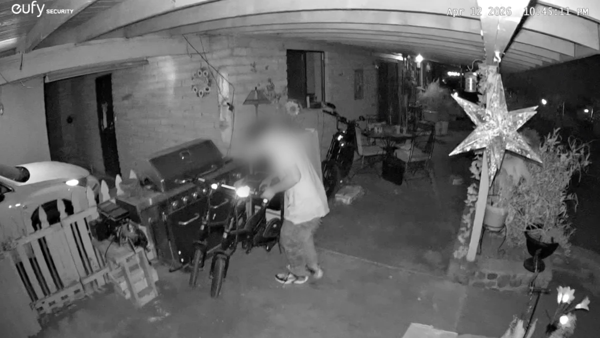 ਚੋਰ ਨੇ ਘਰ ਦੇ ਬਾਹਰੋਂ ਚੋਰੀ ਕੀਤੀਆਂ ਦੋ ਈ-ਬਾਈਕਾਂ