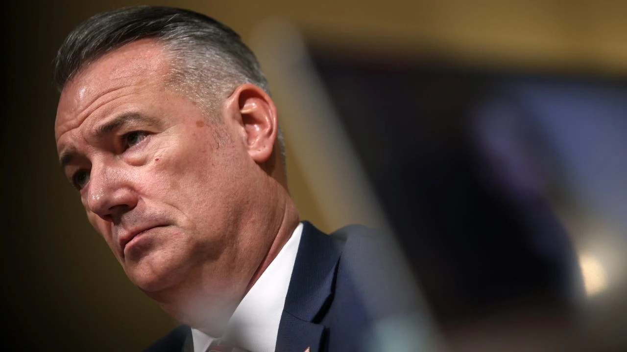 ਆਈਸ ਦਾ ਅਧਿਕਾਰੀ ਟੌਡ ਲਾਇਅਨਜ਼ ਨੇ ਦਿੱਤਾ ਅਸਤੀਫਾ