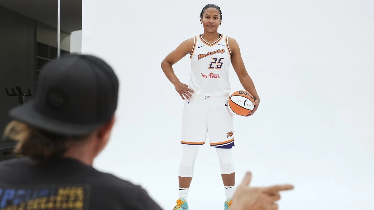 ਫੀਨਿਕਸ ਮਰਕਰੀ ਨੇ ਅਲੀਸਾ ਥੋਮਸ ਨਾਲ ਮੁੜ ਸੌਦਾ ਕੀਤਾ