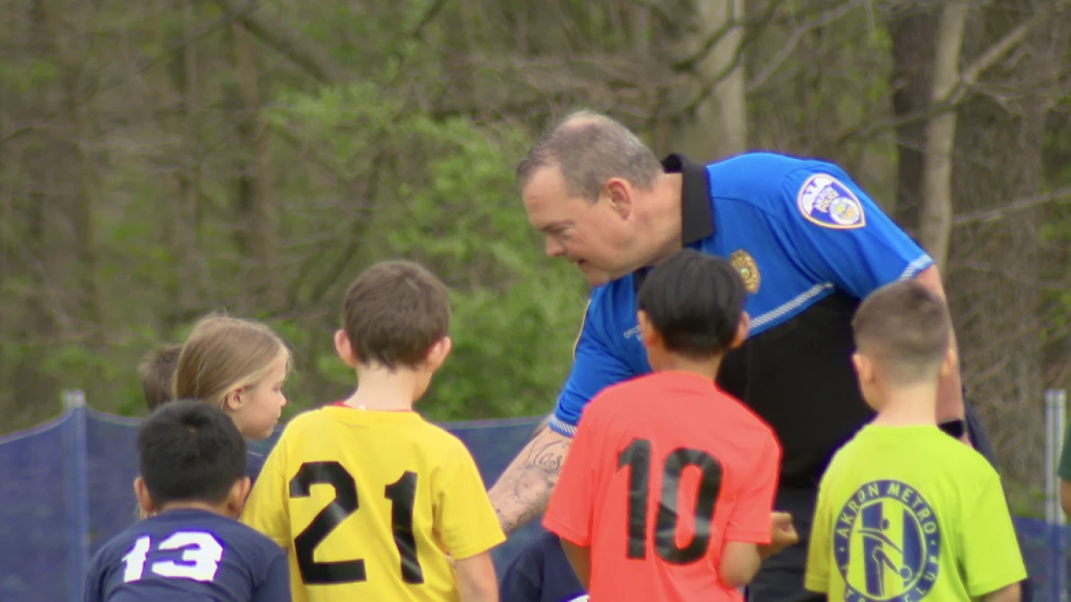 ਅੈਕਰਨ ਪੁਲਿਸ ਨੇ ਸਥਾਨਕ ਫੁੱਟਬਾਲ ਕਲੱਬਾਂ ਨਾਲ ਭਰਤੀ ਕੀਤੀ ਭਰੋਸਾ ਬਨਾਉਣੀ ਮੁਹਿੰਮ