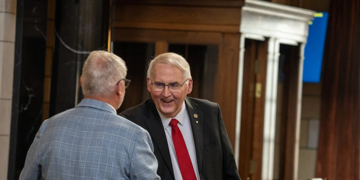 ਨੇਬਰਾਸਕਾ ਸੇਨੇਟਰ ਰਾਬ ਕਲੇਮੈਂਟਸ ਨੇ 10 ਸਾਲਾਂ ਦੀ ਸੇਵਾ 'ਤੇ ਵਿਚਾਰ ਕੀਤਾ