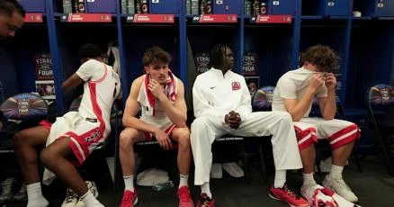 ਆਰਿਜੋਨਾ ਵਾਇਲਡਕੈਟਸ ਦੀ ਤਾਰੀਖੀ ਸੀਜ਼ਨ ਫ਼ਾਈਨਲ ਫੋਰ ਹਾਰ ਦੇ ਬਾਵਜੂਦ ਚਮਕੀ