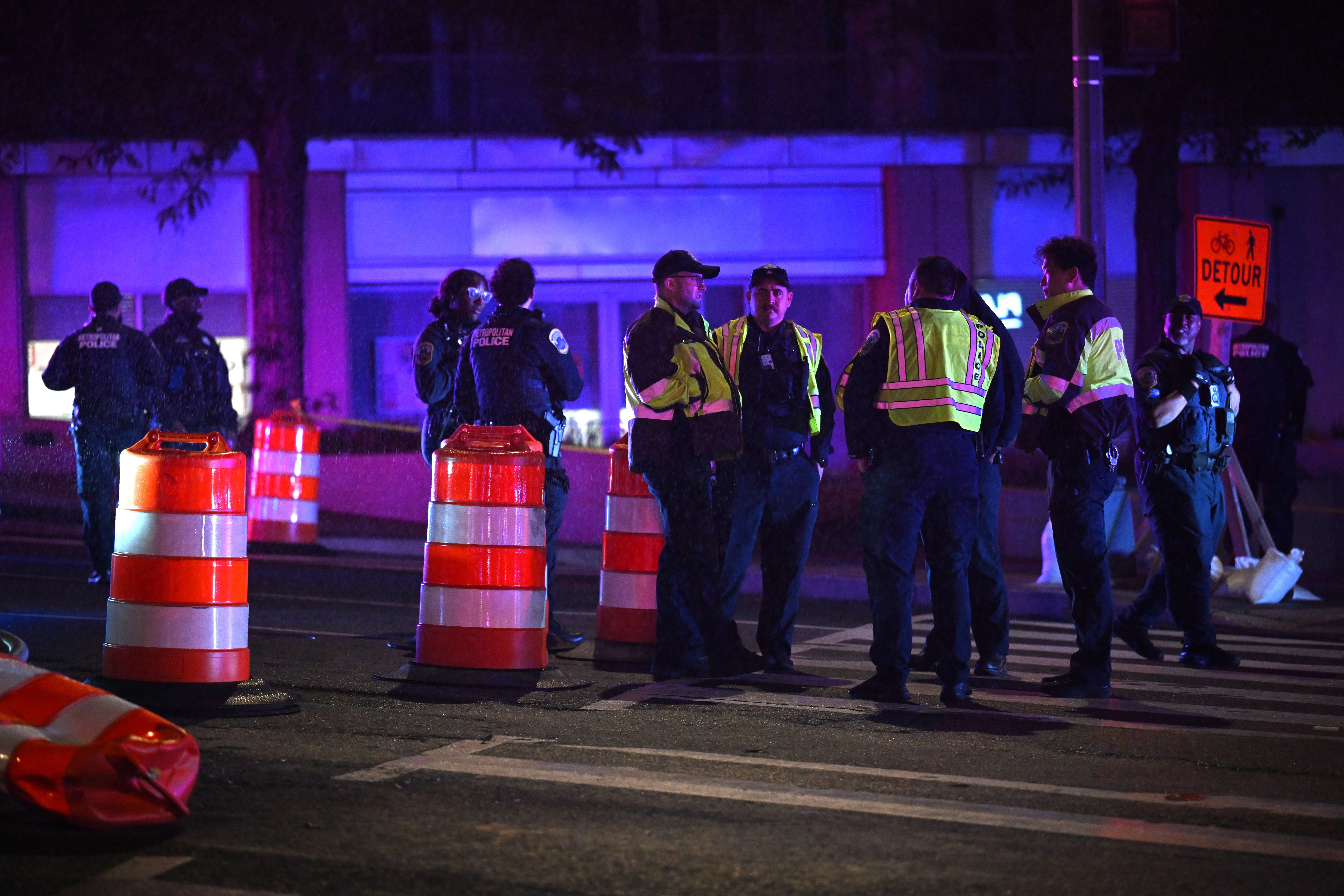 ਵਾਈਟ ਹਾਊਸ ‘ਚ ਗੋਲੀਆਂ ਚੱਲਣ ਤੋਂ ਪਹਿਲਾਂ ਹਮਲਾਵਰ ਨੇ ਟਰੰਪ ਅਧਿਕਾਰੀਆਂ ਨੂੰ ਨਿਸ਼ਾਨਾ ਬਣਾਇਆ