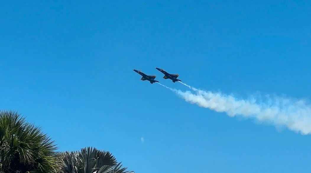 ਅਮਰੀਕਾ ਦੇ 250ਵੇਂ ਸਾਲਗਿਰ੍ਹੇ ਮਨਾਉਂਦੇ ਕੋਕੋਆ ਬੀਚ ਏਅਰ ਸ਼ੋ 'ਚ ਹਜ਼ਾਰਾਂ ਦੀ ਭੀੜ