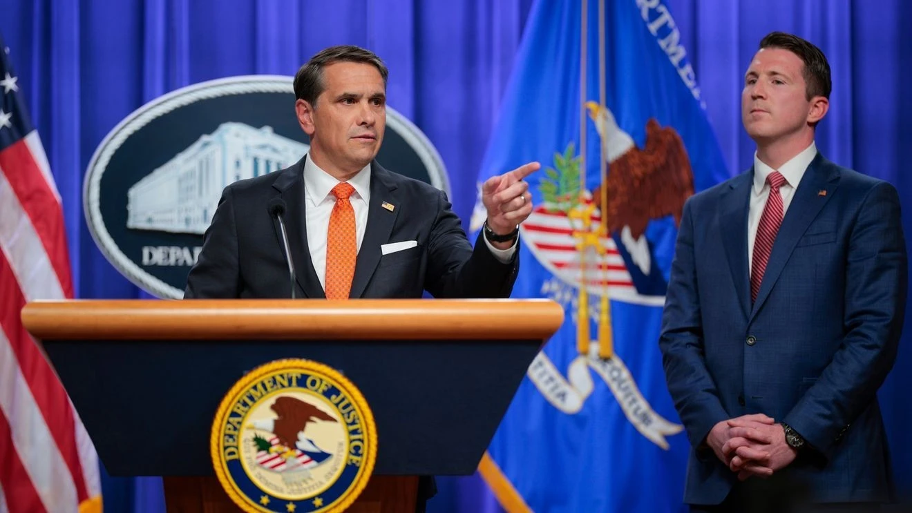 ਨਵੀਂ ਫ੍ਰੌਡ ਡਿਵੀਜ਼ਨ ਨੇ ਪਹਿਲੇ ਹਫ਼ਤੇ ਵਿੱਚ ੩੪੦ ਕਰੋੜ ਰੋਕੇ