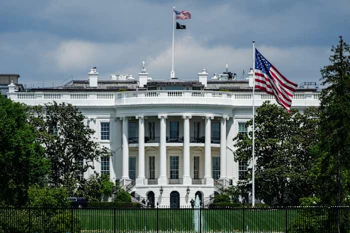 ਲੋਰੀ ਚਾਵੇਜ਼-ਡੇਰੈਮਰ ਟਰੰਪ ਦੀ ਟੀਮ ਤੋਂ ਹੋਈ ਬਾਹਰ