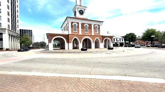 Fayetteville ਨੇ Market House ਦੇ ਆਲੇ ਦੁਆਲੇ $6.5 ਲੱਖ ਦੀ ਸੁਧਾਰ ਮਨਜ਼ੂਰ ਕੀਤੀ