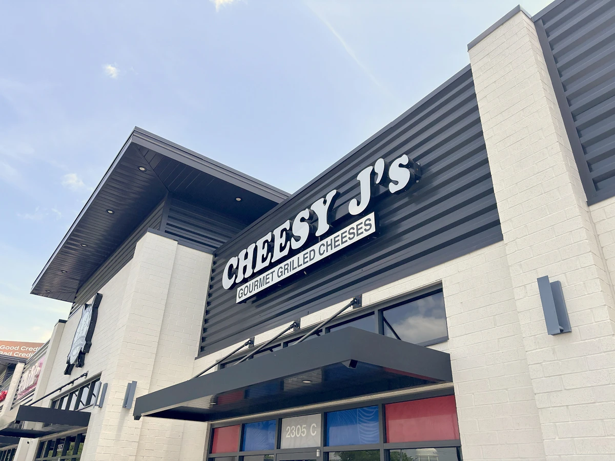 ਕਲਾਰਕਸਵਿਟਲ ਦੇ Cheesy J's 'ਚ ਮਿਲਦਾ ਹੈ ਵਿਸ਼ੇਸ਼ ਗਰਿਲਡ ਚੀਜ਼ ਅਤੇ ਮਿੱਠਾ